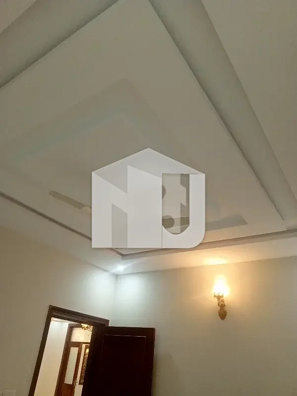 14 Marla House For Grabs In G-13, photo 10