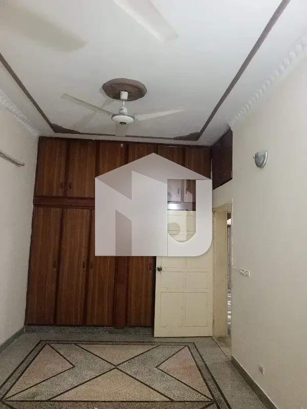 14 Marla House For Grabs In G-13, photo 21