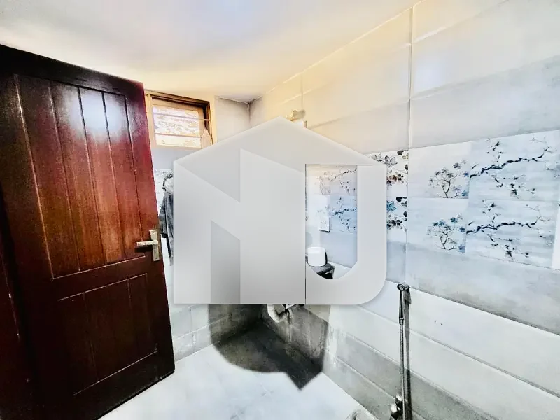 D-12 Islamabad 4Marla House For Rent 3bed With Washroom Drawing Dining Tvl Kichen Parking Gas Electric, photo 2