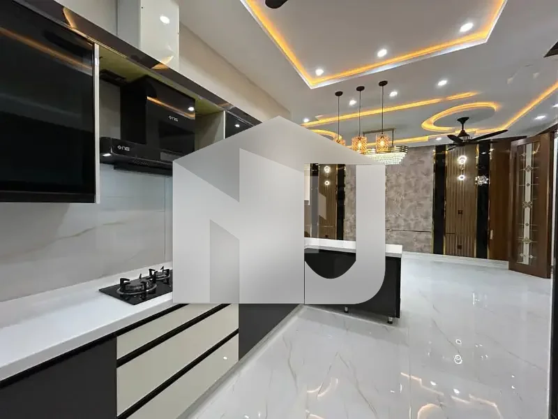 10Marla Triple brand new House For Rent 7bed With Washroom Drawing Dining Tv Lounge 2 Kichen Servant Room Parking Gas Electric, photo 5