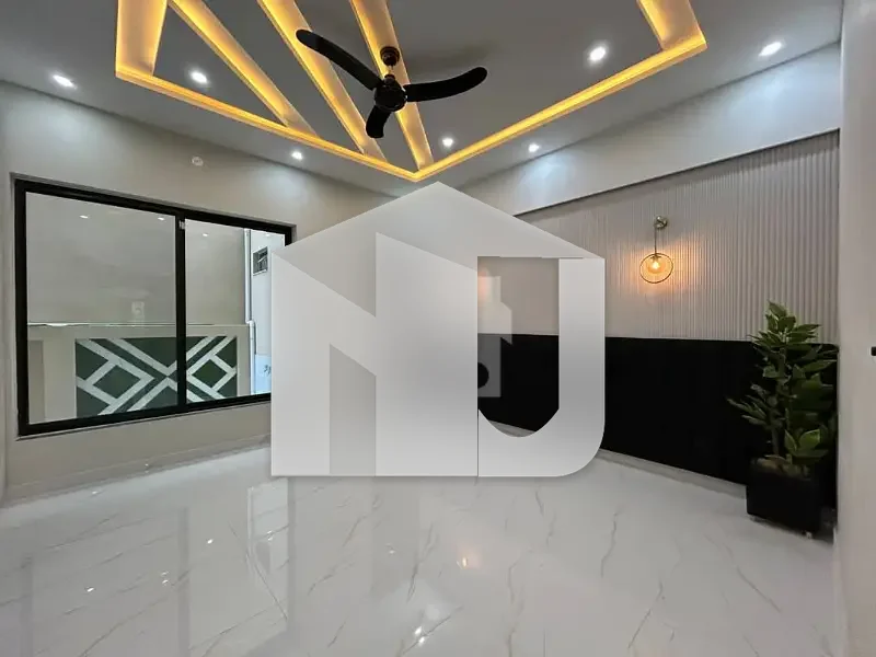 10Marla Triple brand new House For Rent 7bed With Washroom Drawing Dining Tv Lounge 2 Kichen Servant Room Parking Gas Electric, photo 4