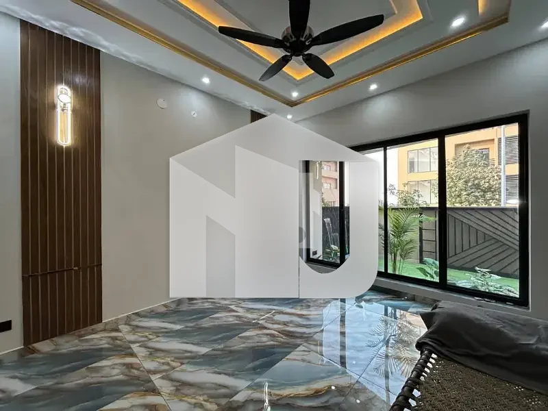 10Marla Triple brand new House For Rent 7bed With Washroom Drawing Dining Tv Lounge 2 Kichen Servant Room Parking Gas Electric, photo 7