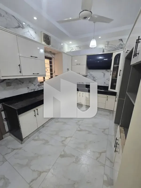 10Marla Triple brand new House For Rent 7bed With Washroom Drawing Dining Tv Lounge 2 Kichen Servant Room Parking Gas Electric, photo 14