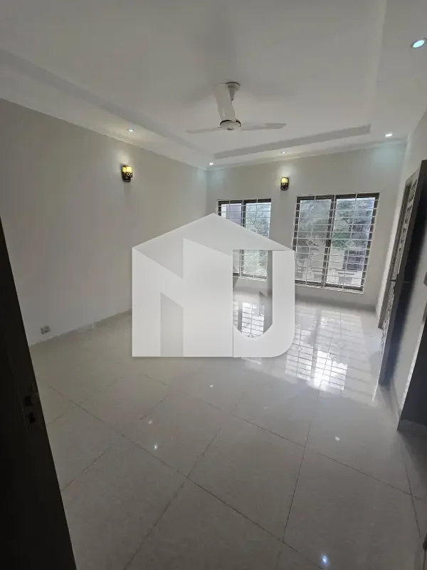 10Marla Triple brand new House For Rent 7bed With Washroom Drawing Dining Tv Lounge 2 Kichen Servant Room Parking Gas Electric, photo 21