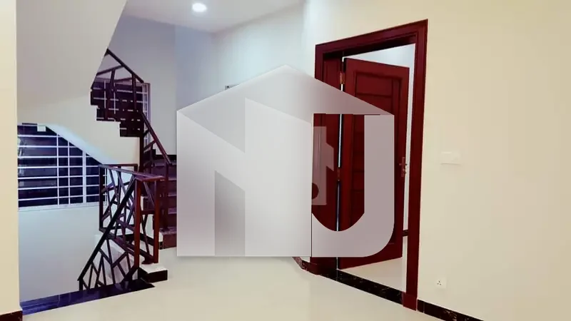 6 Bedroom Attach Washroom One Servant Room Attach Washromm 10 Marla House D 12 Islamabad, photo 6