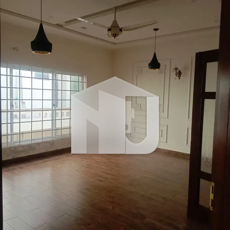 1 Kanal Full House Available For Rent, photo 6