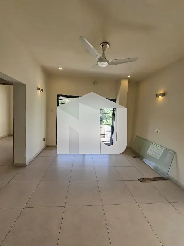 Luxury Unfurnished Full House For Rent In Prime Location., photo 10