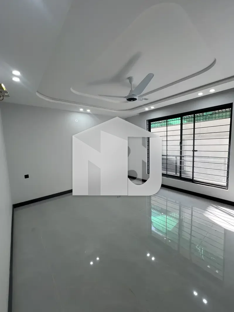 14 Marla Brand New First Entry House Near To Markaz And Family Park, photo 6