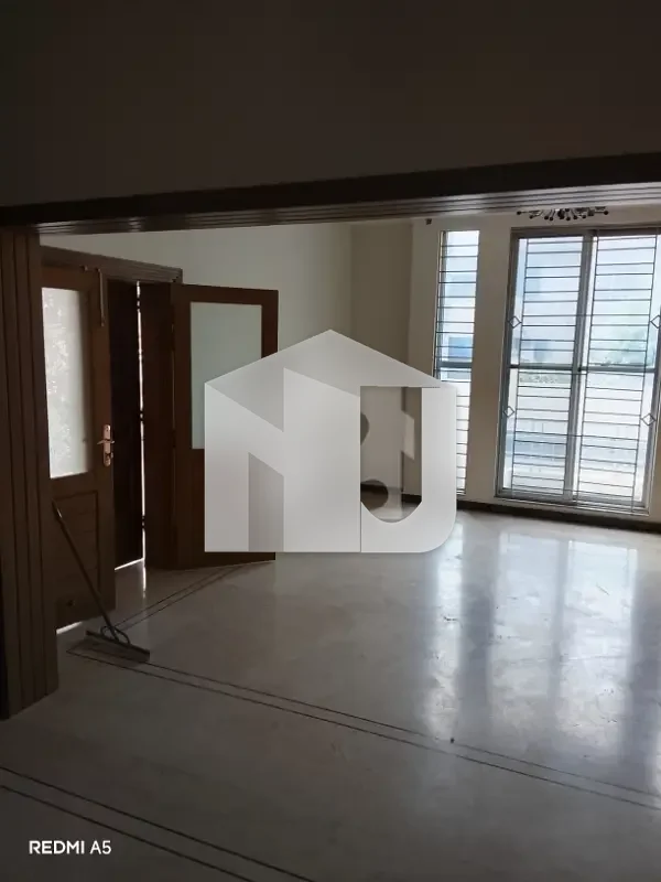 E-11/3 1 kanal Ground Plus Basement 5beds Attached Bath Drawing Room Dining Room Tv Lounge Servant Quarter Separate Gate 3car Parking Available For Rent, photo 16