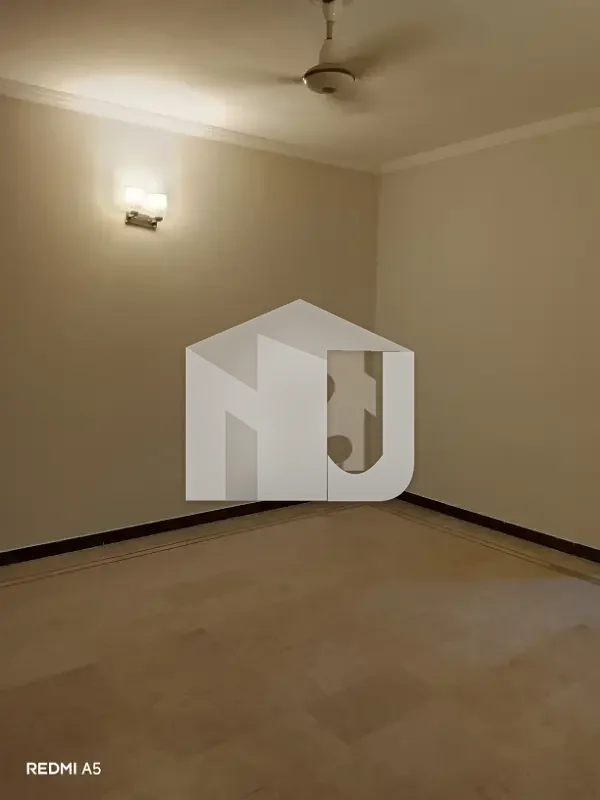 E-11/3 1 kanal Ground Plus Basement 5beds Attached Bath Drawing Room Dining Room Tv Lounge Servant Quarter Separate Gate 3car Parking Available For Rent, photo 9