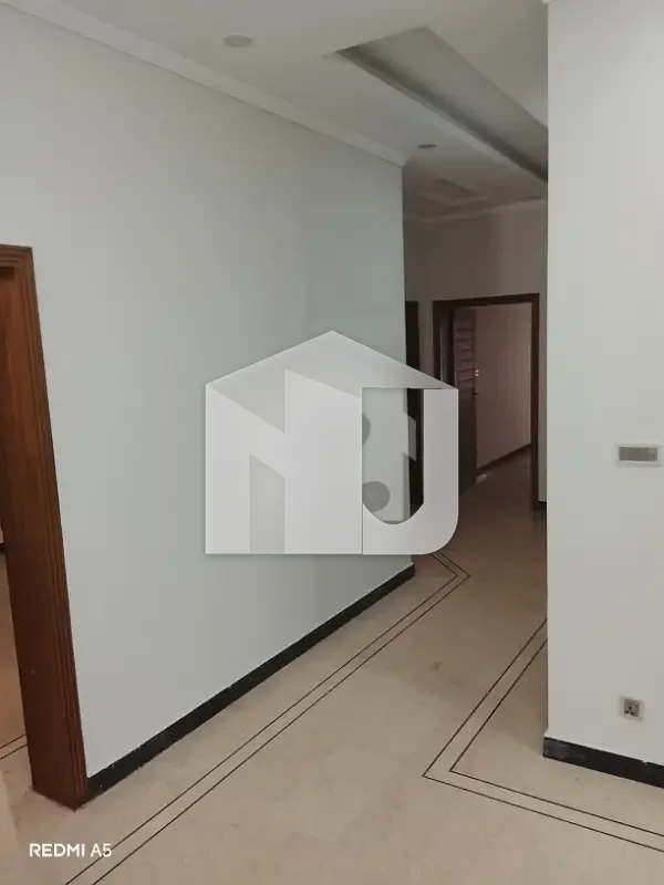E-11/3 1 kanal Ground Plus Basement 5beds Attached Bath Drawing Room Dining Room Tv Lounge Servant Quarter Separate Gate 3car Parking Available For Rent, photo 2