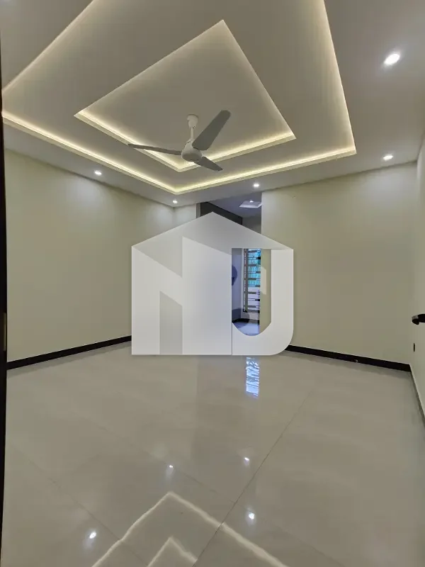 8 Marla House Ideally Situated In Faisal Town - F-18, photo 5
