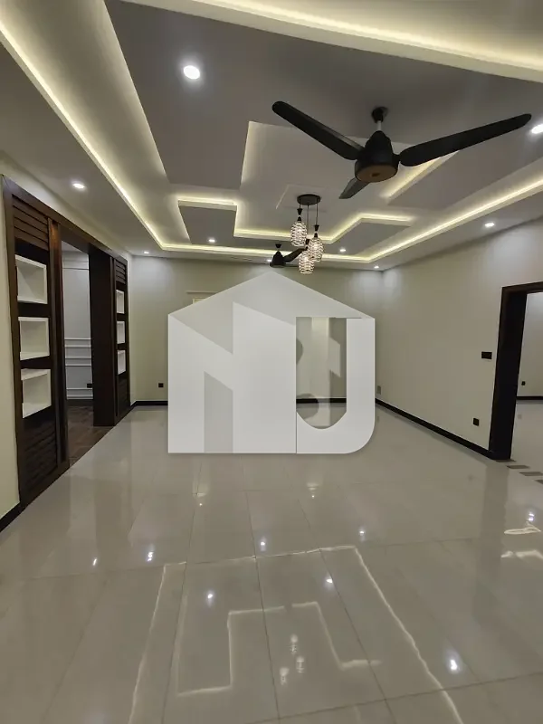 8 Marla House Ideally Situated In Faisal Town - F-18, photo 4
