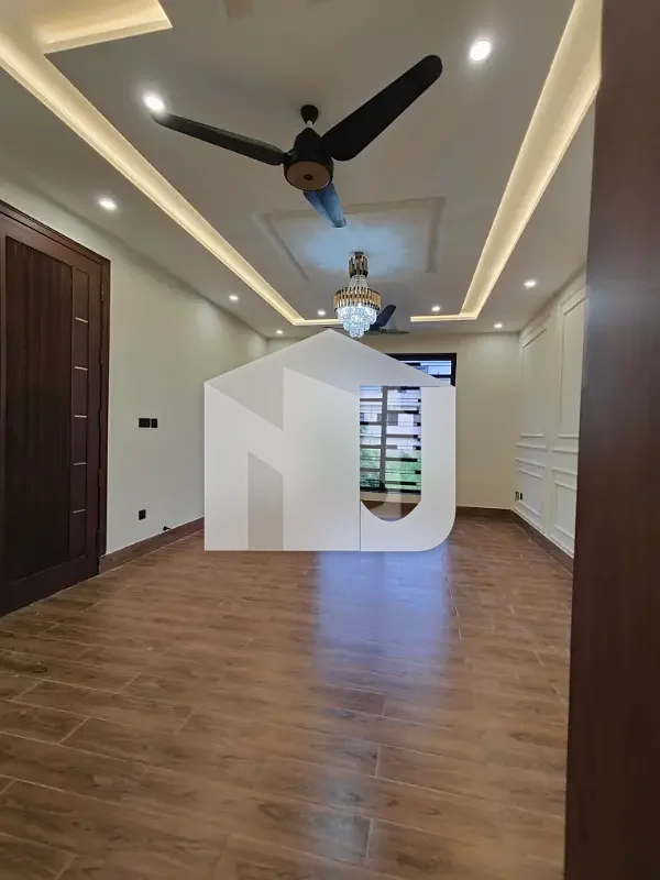 8 Marla House Ideally Situated In Faisal Town - F-18, photo 6