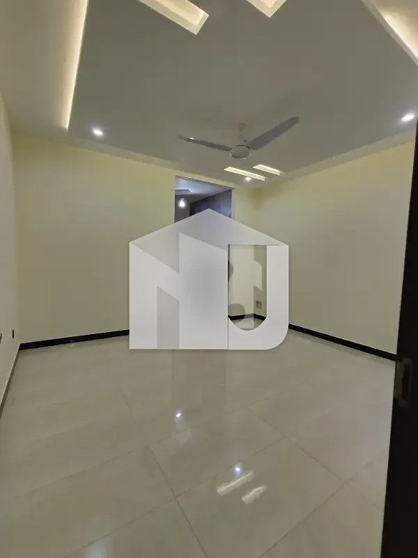 8 Marla House Ideally Situated In Faisal Town - F-18, photo 2