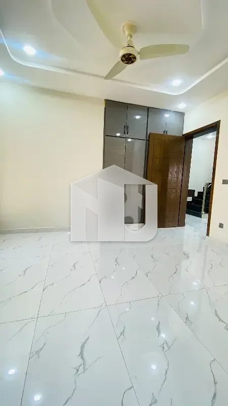 5 Marla House Available For Rent, photo 9