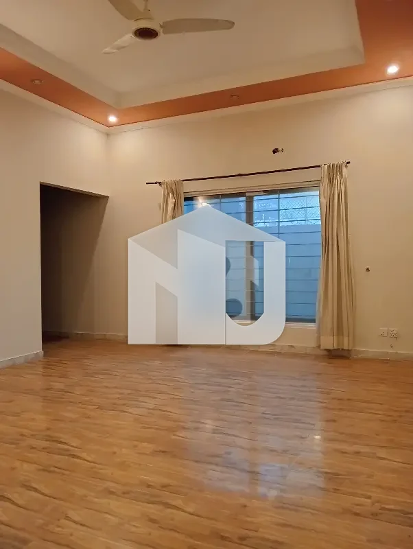 E 11 For Commercial /Residence Use Kanal Beautiful House Triple Story 10 Bedroom Available At Prime Location, photo 2
