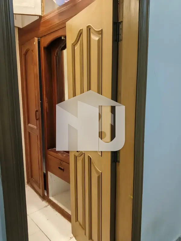 1 Kanal Freshly Renovated Triple Storey House On Best Location On Reasonable Rent, photo 6