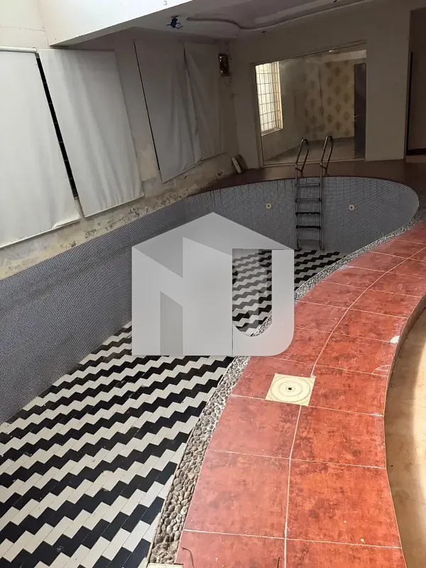 Triple Storey Designer House With Swimming Pool And Additional Land Lawn On Rent, photo 4