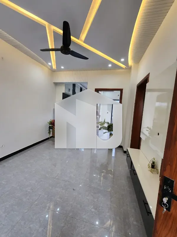 5 Marla House Faisal Town For Rent, photo 2