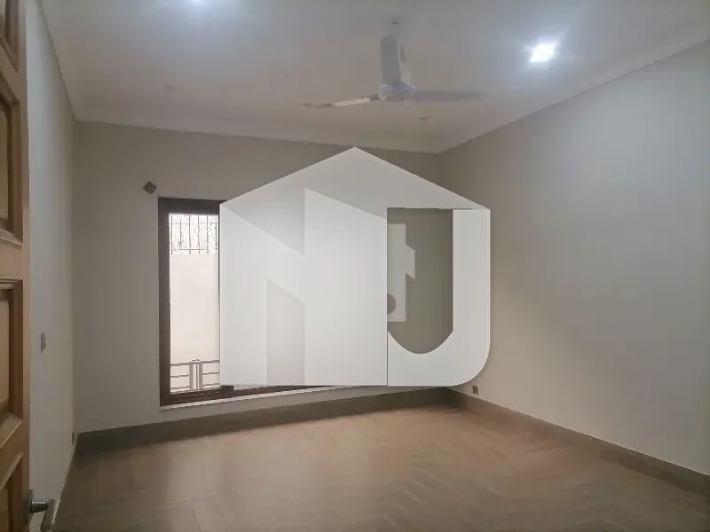 700 Square Yards House In F-7 Is Available For Rent, photo 7