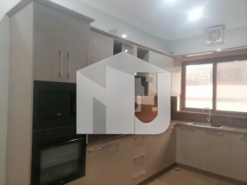 700 Square Yards House In F-7 Is Available For Rent, photo 2