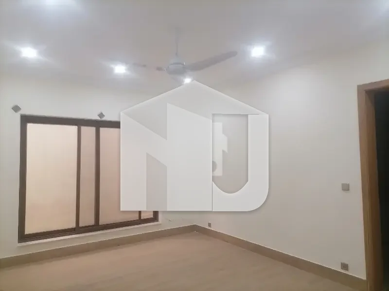 700 Square Yards House In F-7 Is Available For Rent, photo 13