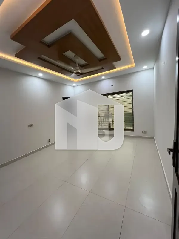 Beautiful House For Rent In Main Ibn-E-Sina Road, photo 3
