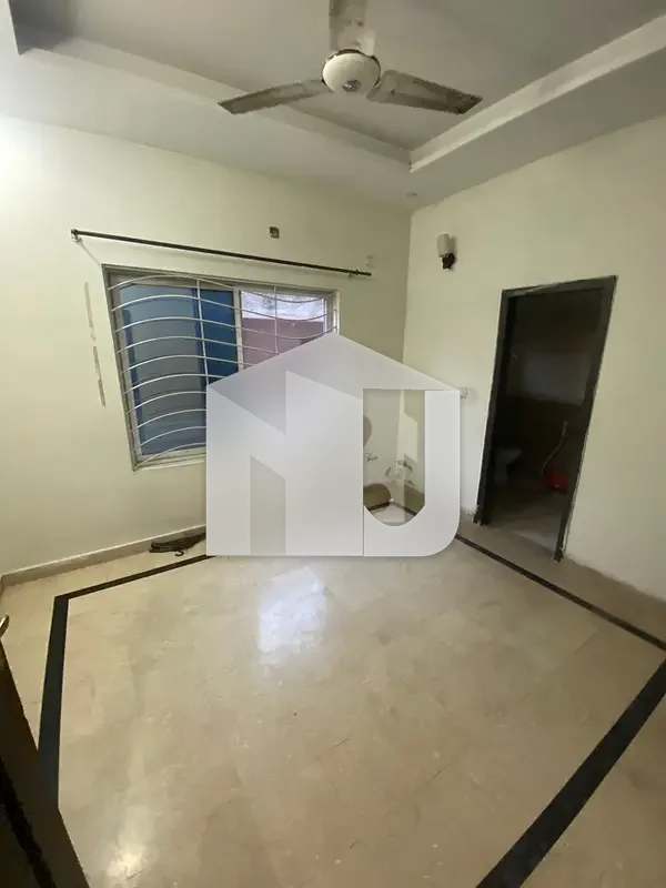 4.4 Marla Full House Available For Rent With All Basic Necessities, photo 3