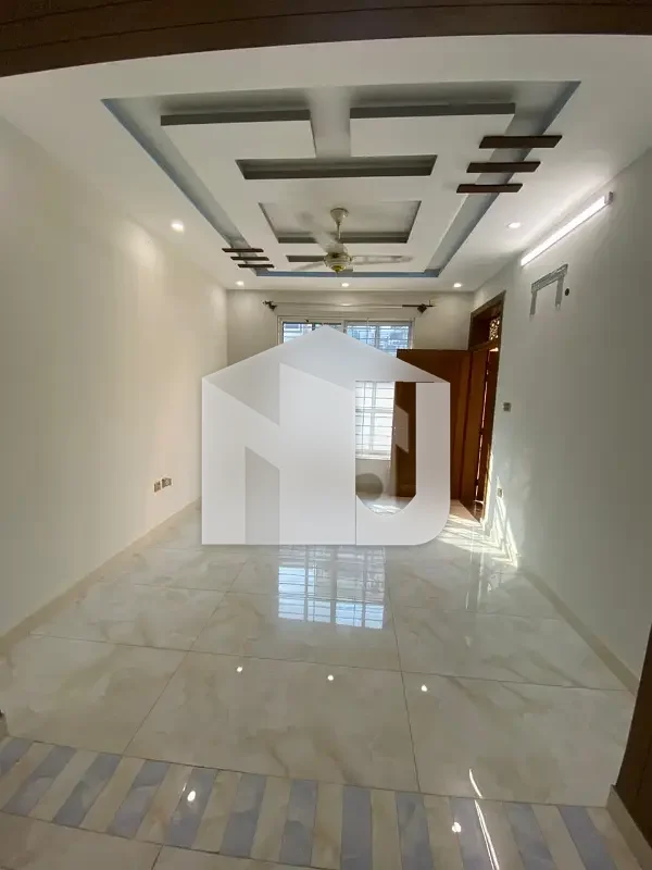 House For Rent 6 Marla 2 Portion Ground & Basement, photo 3