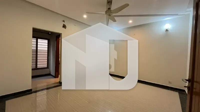 10 Marla House for Rent in Sector A, photo 10