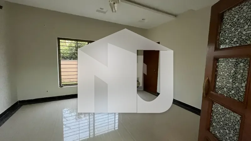 10 Marla House for Rent in Sector A, photo 5