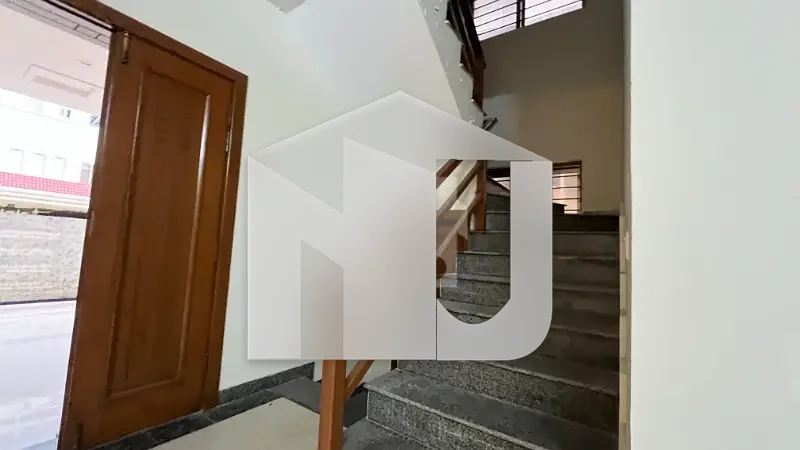 10 Marla House for Rent in Sector A, photo 15