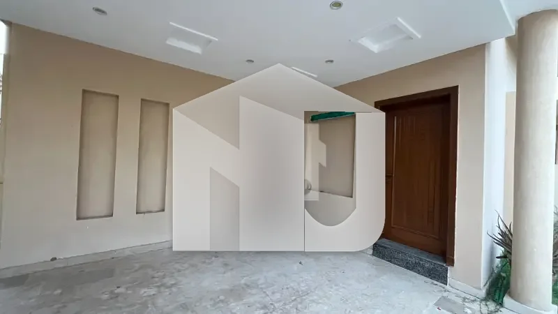 10 Marla House for Rent in Sector A, photo 2