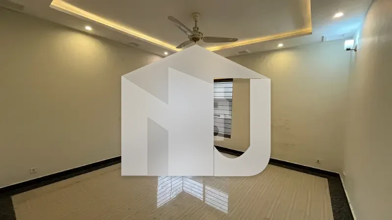 10 Marla House for Rent in Sector A, photo 17