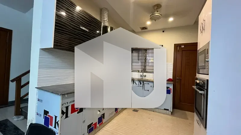 10 Marla House for Rent in Sector A, photo 4