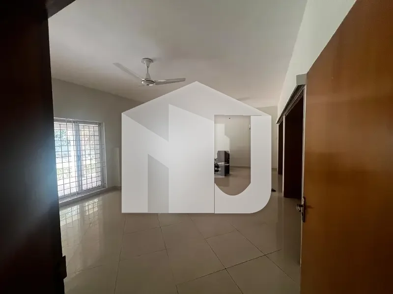 FOR RENT EXECUTIVE LOCATION 05 BED ROOM 3.5 KANAL HOUSE FOR DIPLOMATS AND FOREIGNERS NEAR PRESIDENT HOUSE G -6/3 ISLAMABAD, photo 9