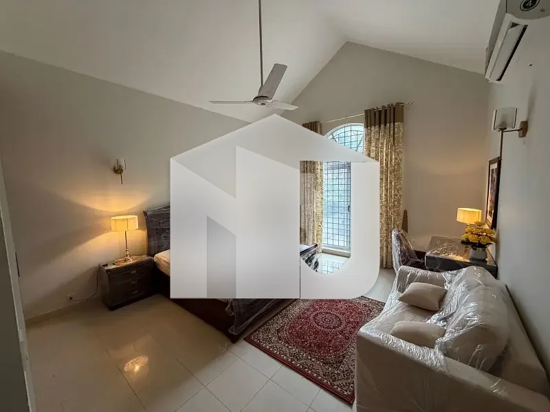FOR RENT EXECUTIVE LOCATION 05 BED ROOM 3.5 KANAL HOUSE FOR DIPLOMATS AND FOREIGNERS NEAR PRESIDENT HOUSE G -6/3 ISLAMABAD, photo 2