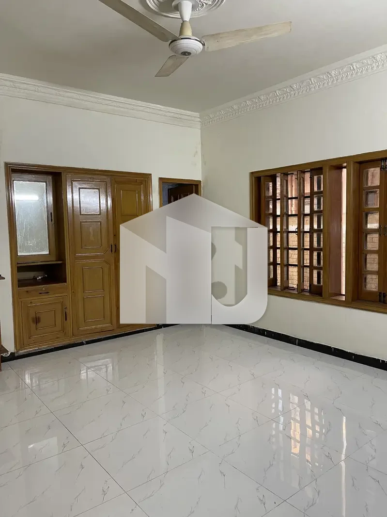 F-10 Three Story Renovated 6 Bedroom House Nice Location Available For Rent, photo 8