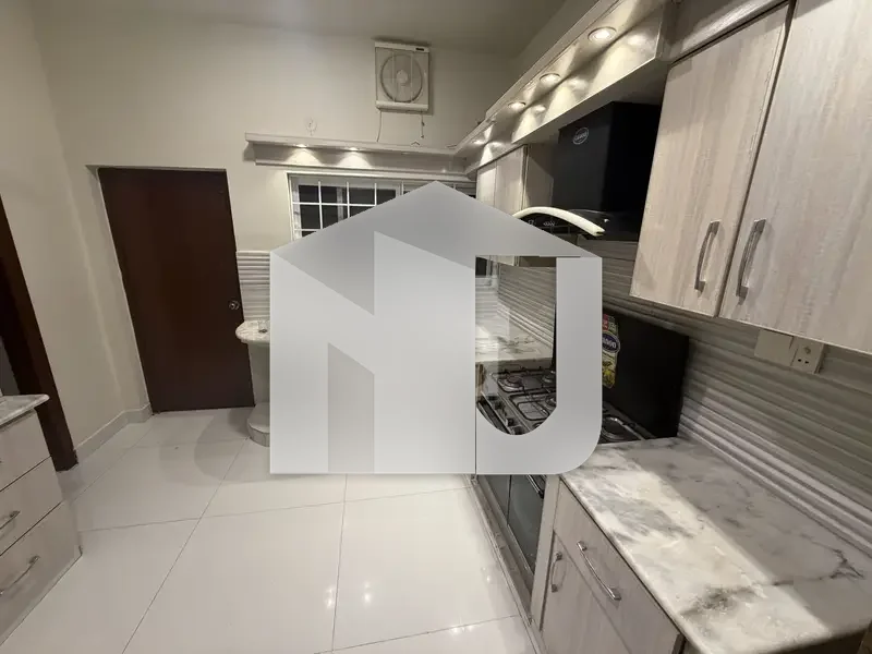 F-8 beautiful house for rent Huge car parking & like brand new, photo 8