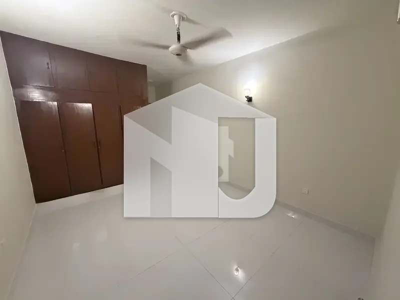 F-8 beautiful house for rent Huge car parking & like brand new, photo 10