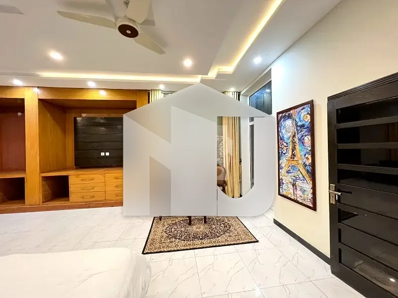 A Spacious 16 Marla House In E-11, photo 3