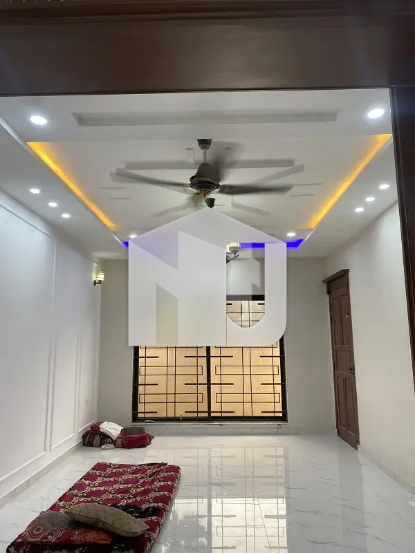 10 Marla House Available For Rent In Topcity-1, photo 2