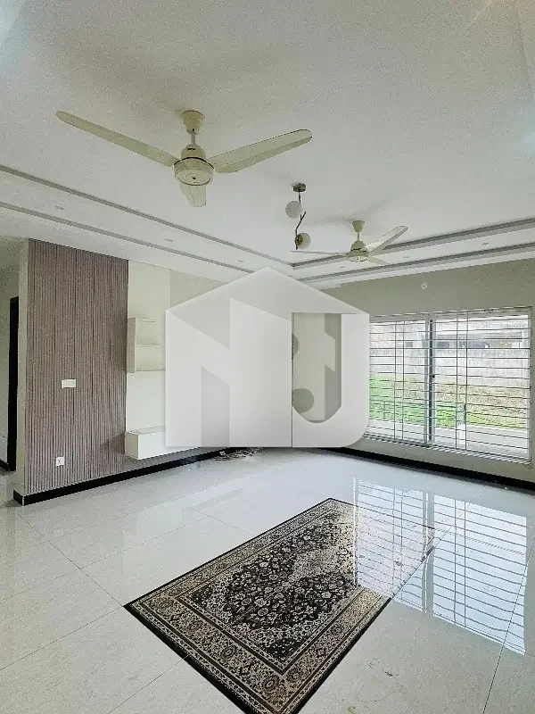1 Kanal Basement Plus First Floor Available For Rent, photo 13