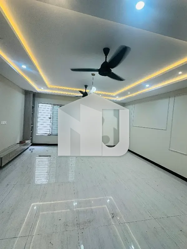 1 Kanal Basement Plus First Floor Available For Rent, photo 15