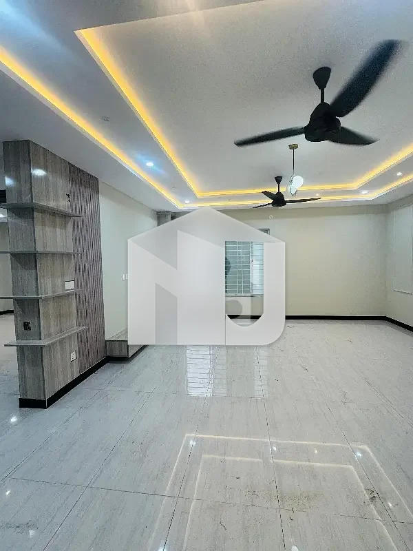 1 Kanal Basement Plus First Floor Available For Rent, photo 18