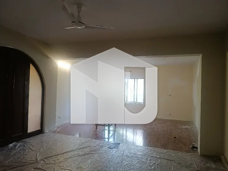 F 10 House Available For Rent Tile And Wooden Flooring., photo 10