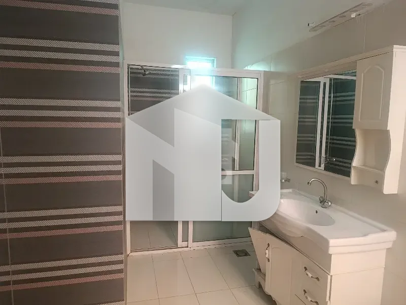 F 10 House Available For Rent Tile And Wooden Flooring., photo 4