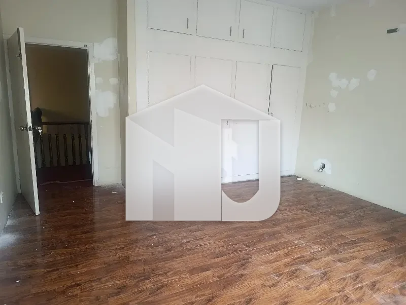 F 10 House Available For Rent Tile And Wooden Flooring., photo 6