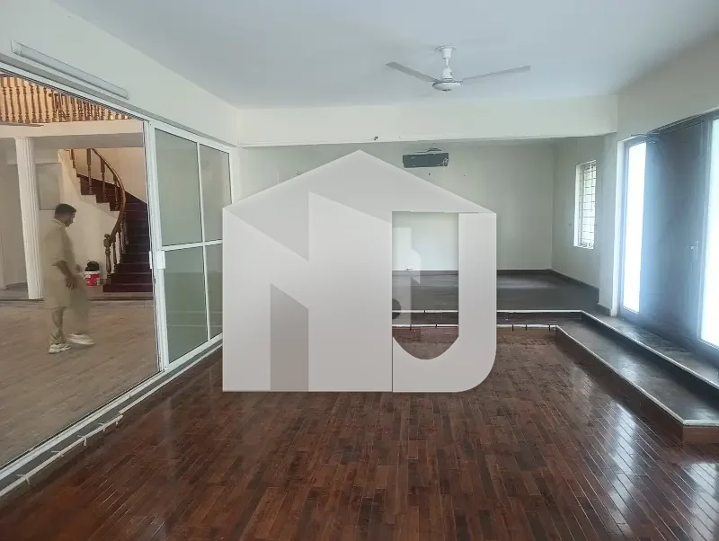 F 10 House Available For Rent Tile And Wooden Flooring., photo 16